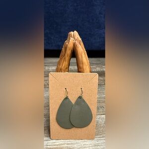 Elegant Gray Teardrop Earrings